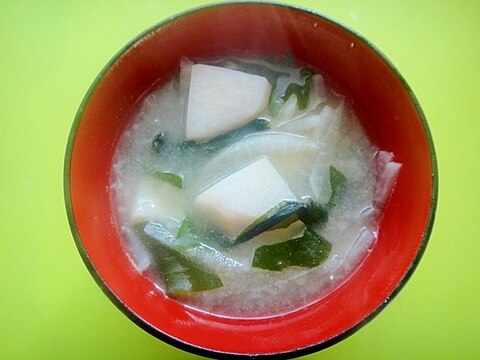 里芋と大根わかめの味噌汁